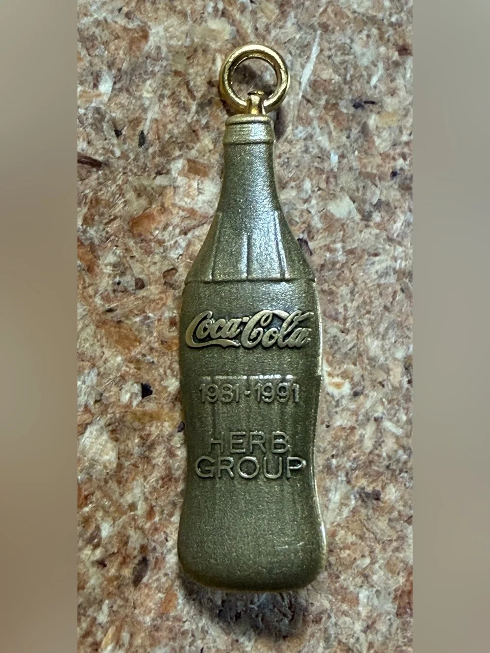 Vintage Coca-Cola Limited Edition Gold Tone Coke Bottle Lapel Pin Charm